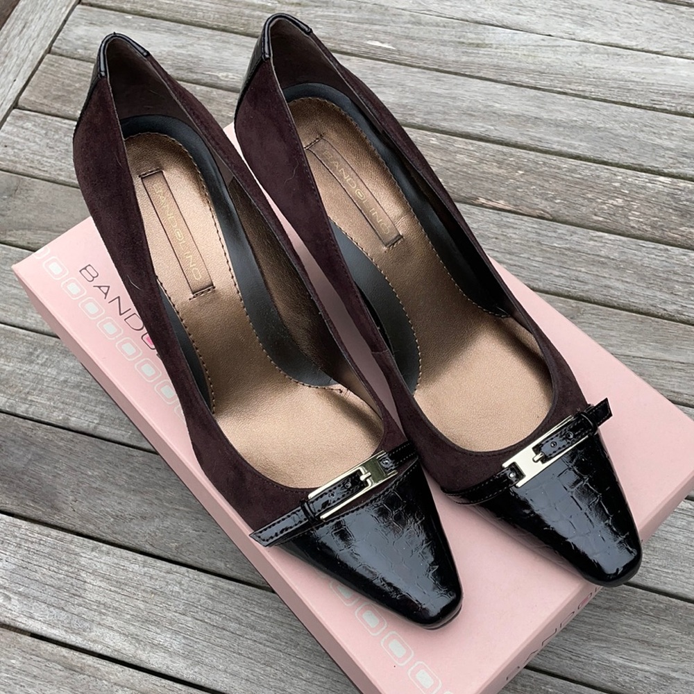 Bandolino Brown Suede and Leather Heels with Buckle Accent - like new